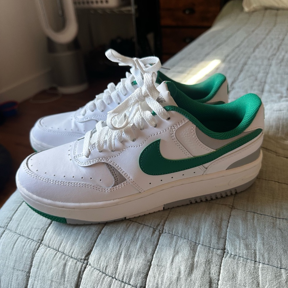 Nike Women’s Gamma Force 
size 8.5